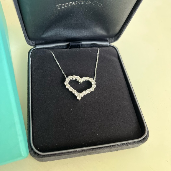 Tiffany and Co. Diamond heart pendant - Picture 10 of 10
